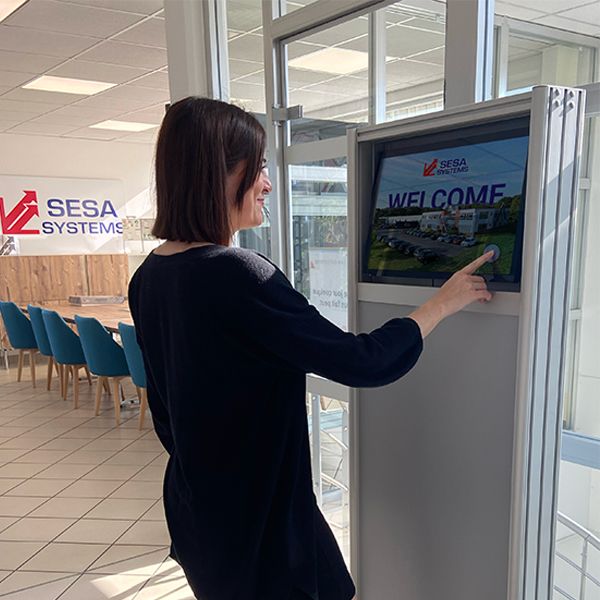 e-docboard-design-l-690-x-p-400-x-h-1640-mm