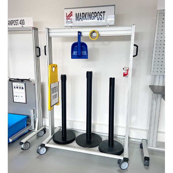 markingpost-rouge-et-blanc-l-1090-x-p-550-x-h-1580-mm-sur-roulettes